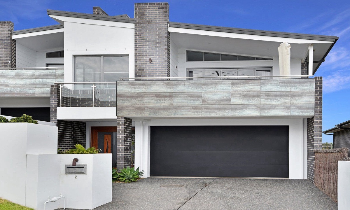 Terrigal House | Easy walk to Terrigal, beach, boutique shops, eateries and watersports