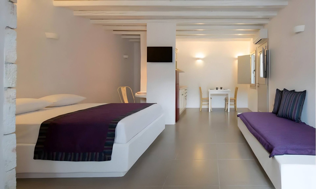Psathi House | Echinousa Kimolos katoikia no2 Apartment with Mountain View, Wi-Fi, and Air Conditioning
