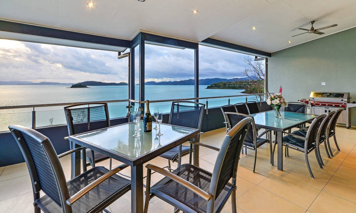 Hamilton Island Villa | Edge 12 Hamilton Island - absolute oceanfront with golf buggy