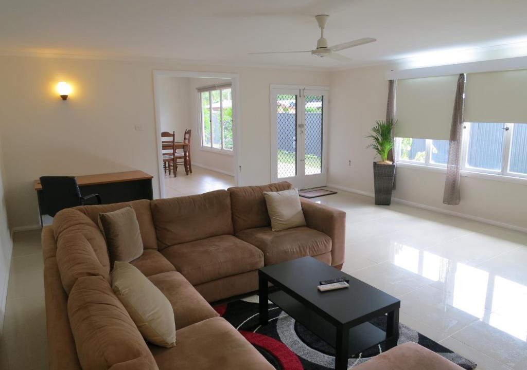 Edge Hill House | Edge Hill Clean & Green Cairns, 7 Minutes from the Airport, 7 Minutes to Cairns CBD & Reef Fleet Terminal