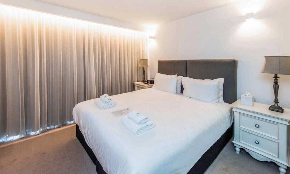 Perth Apartment | Elegant Studio with Fantastic Rooftop Views