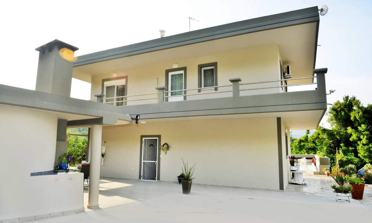 Kalithies Villa | Elegant Villa with Pool & Garden in Eleousis.
