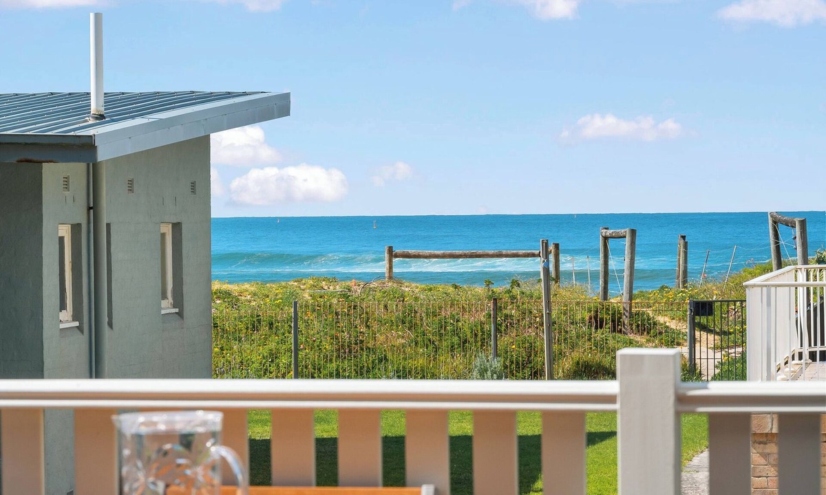 Avoca Beach Apartment | “Elenora #2” – Beachfront Apartment