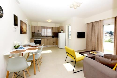 Petaloudes Apartment | Elli Garden View