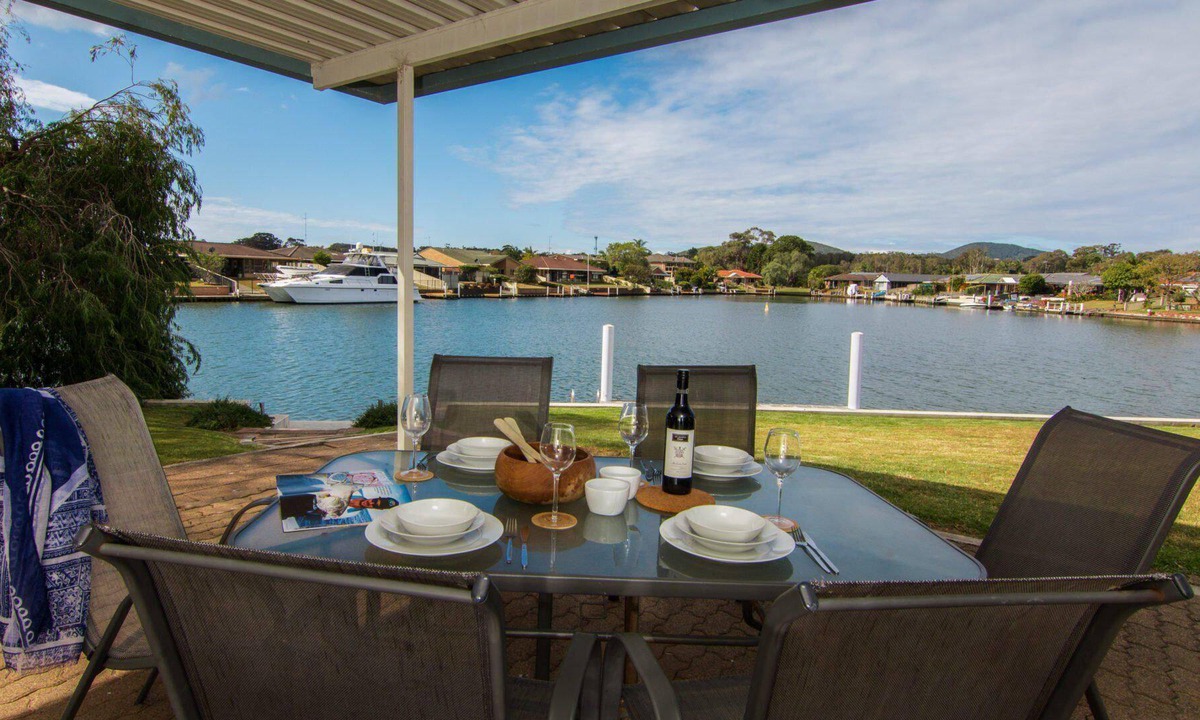 Forster House | Elouera 23 - Waterfront and Pet-Friendly!