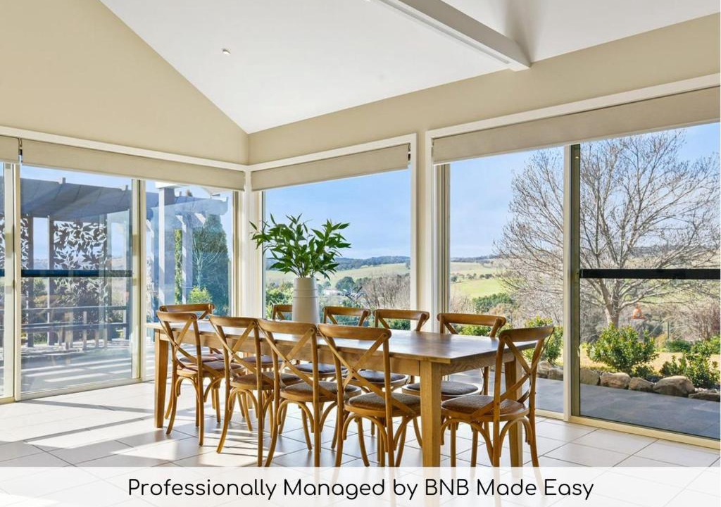 Windera House | Emma's Lane Panoramic Views Elegant Styling Sleeps 8