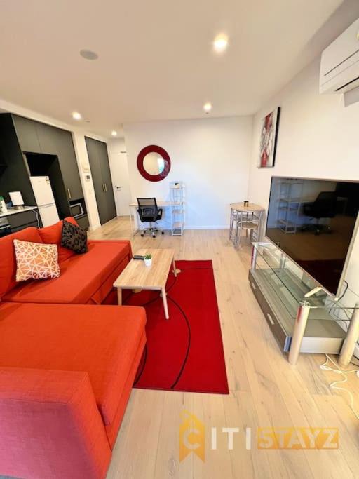 Reid Apartment | Enchanting in Red - 1bd 1bth 1csp