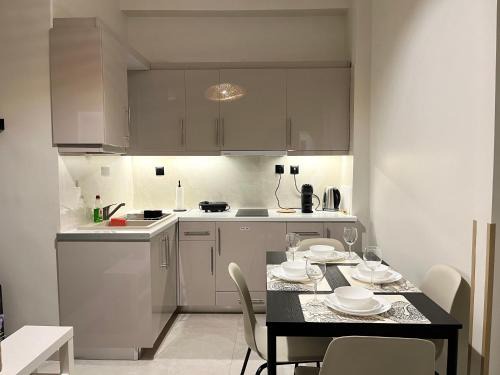 Platia Viktorias Apartment | Entire 2 Bedroom Apartment in Athens City Center