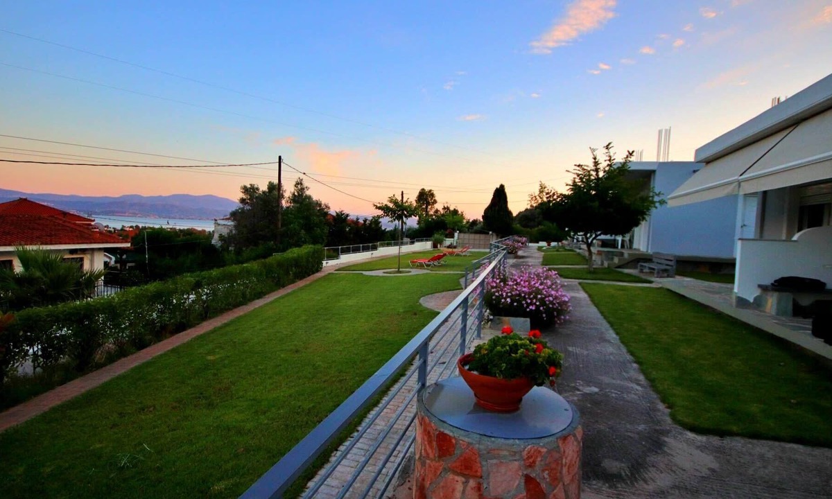 Eretria Apartment | Eretria Cozy Haven - Spacious Garden Retreat