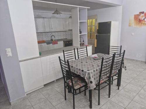 Velonades Apartment | Esperion House