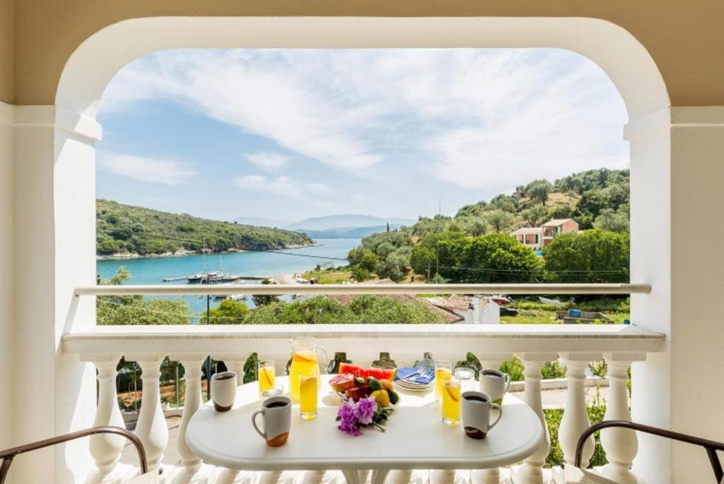 Agios Stefanos Apartment | Evanna