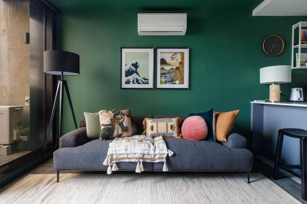 Collingwood Apartment | Evergreen Oasis - Poolside Living on Stanley Street