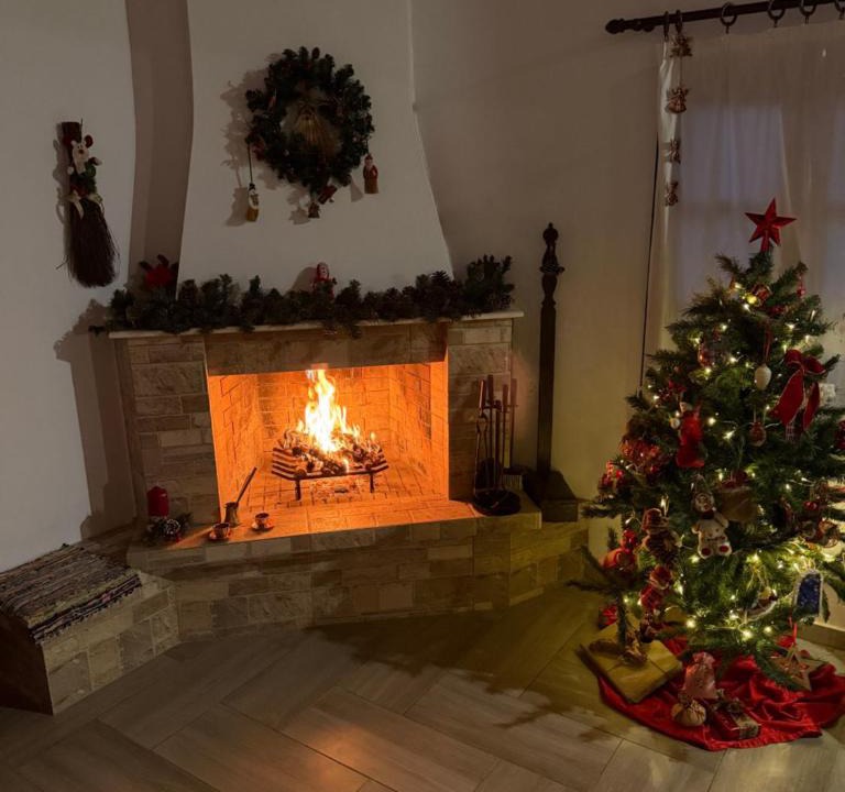 Rotasion Apartment | Evnia Romantic Winter Retreat Private Hot Tub Fireplace