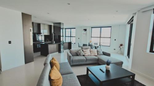 Ultimo Apartment | Exclusive Penthouse 3BR with Parking-Darling Harbour & ICC-10mins