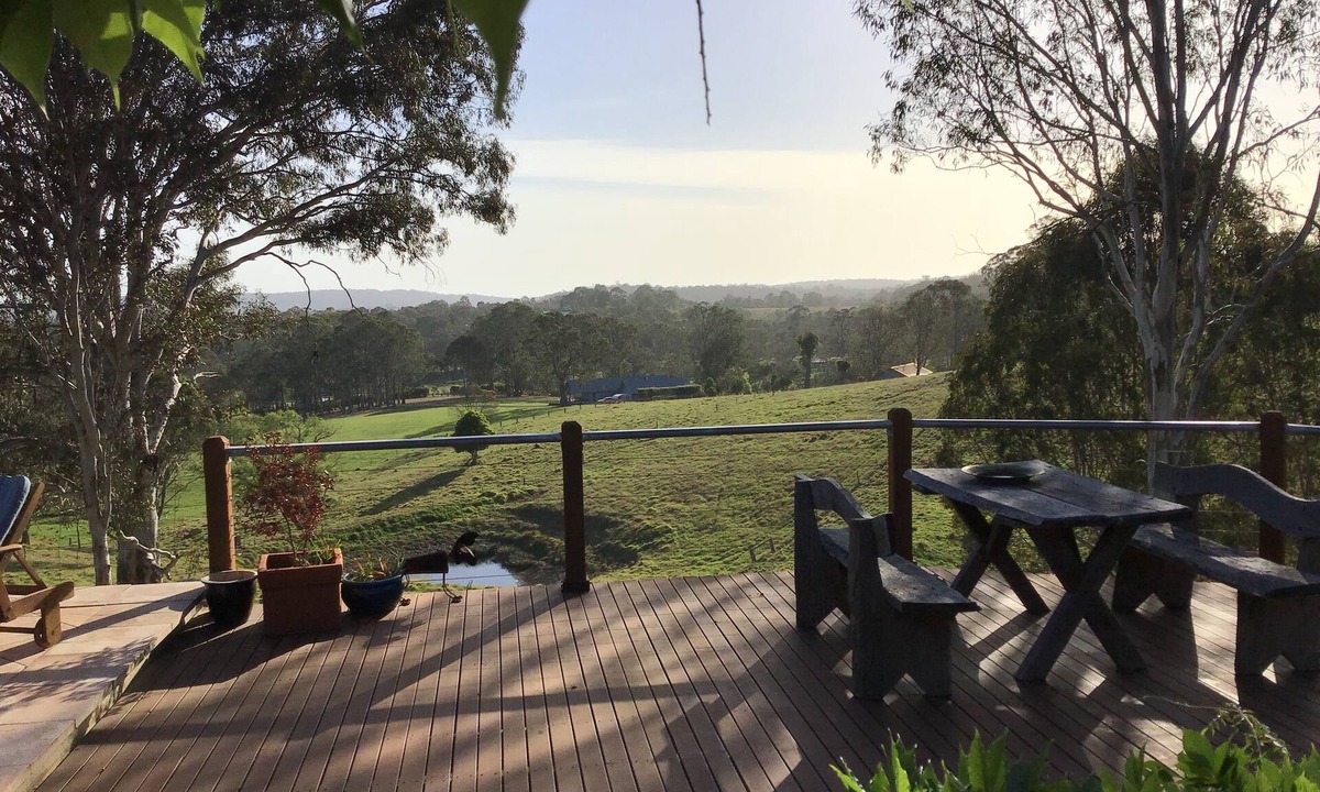 Moruya House | Executive home with pool and handy to beaches. Rural setting. Dog friendly