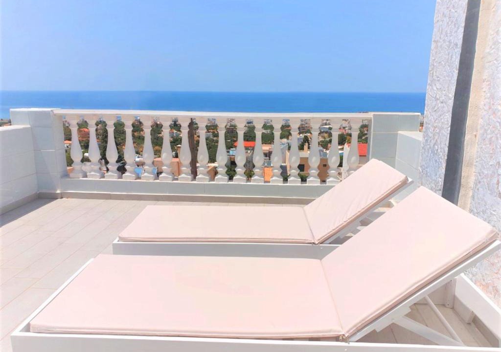 Piskopiano Apartment | Executive Junior Suite with Balcony Full View