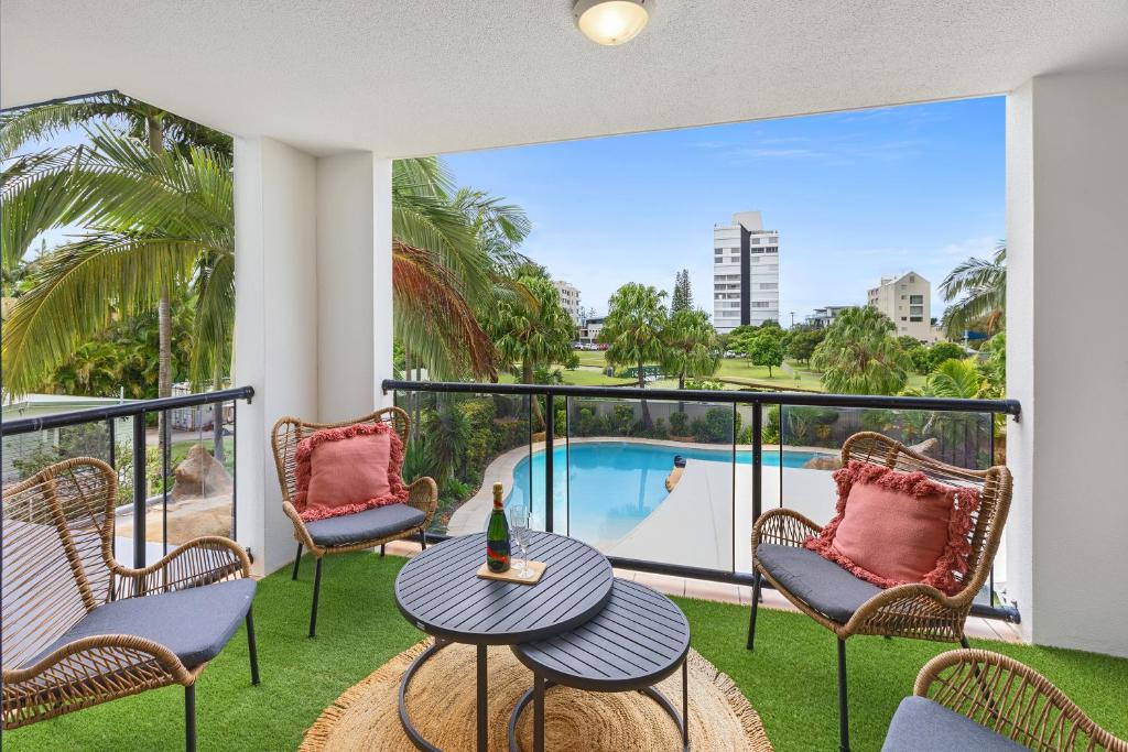Alexandra Headland Apartment | Fabulous FREE resort facilities 50m from Beach