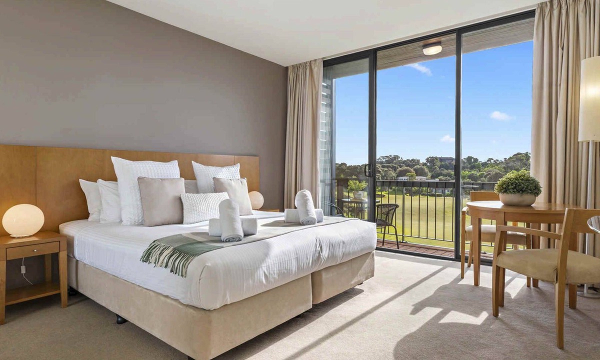 Fingal House | Fairway Views – Moonah Apartment 23 & 24