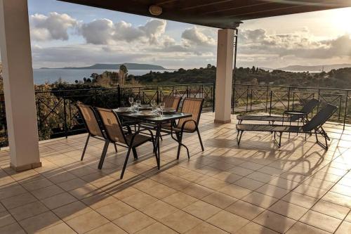Pylos-Nestoras Apartment | Familien Apartment 6 Personen überdachte Terrasse Finikounda