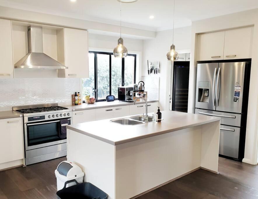 Gillieston Heights House | Family Entertainer - Firepit, Ducted AC, 25min to vineyards