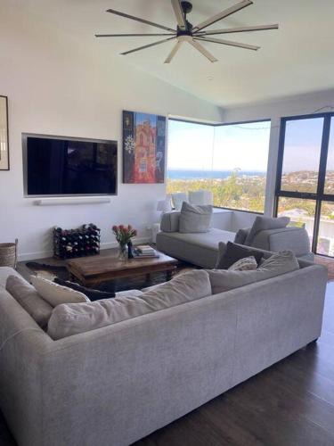 North Curl Curl House | Family home with pool and views