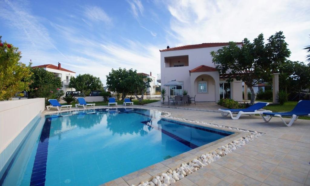 Fanai Villa | Fanes Villa Sleeps 7 Pool Air Con WiFi