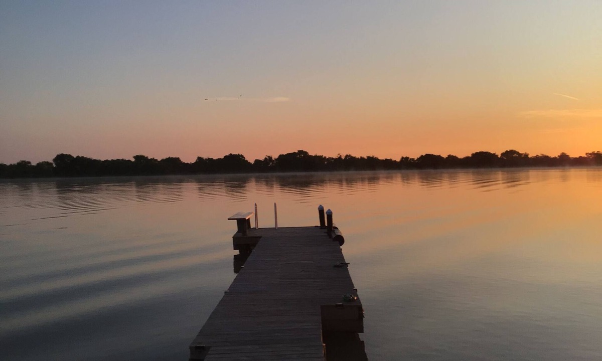 Wellington House | Ferryman’s Cottage - family river house