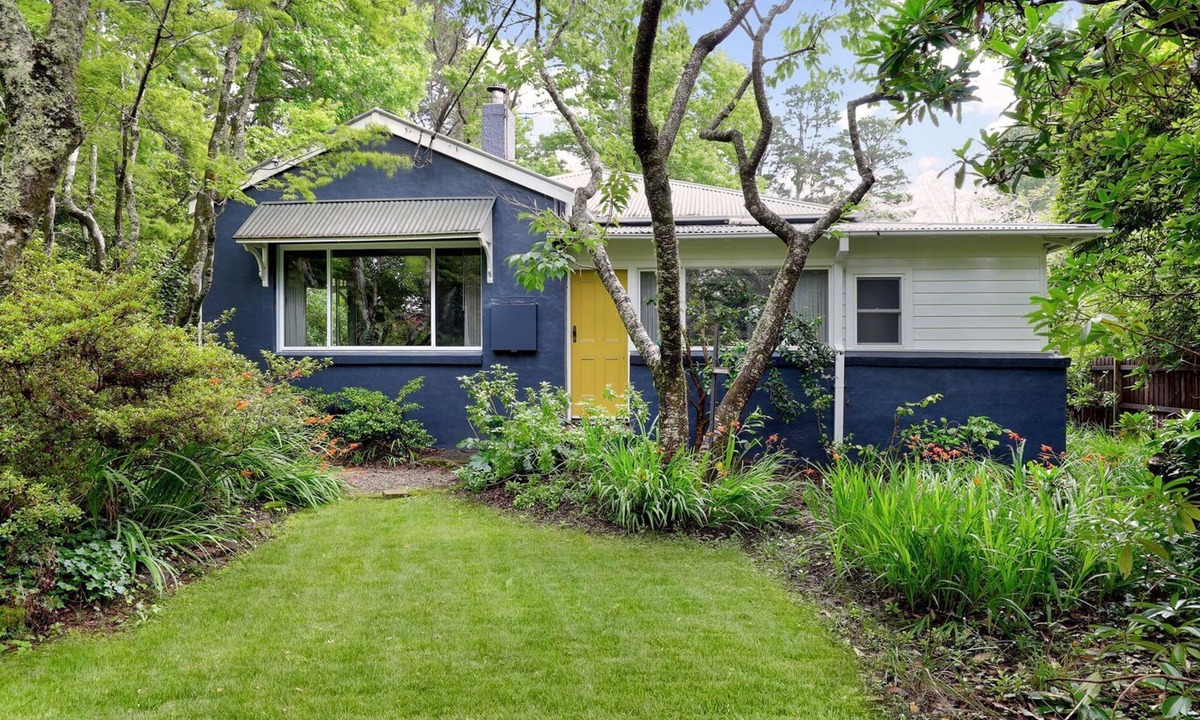 Blackheath House | Finchley | Located on 6 acres and includes a Championship Tennis Court