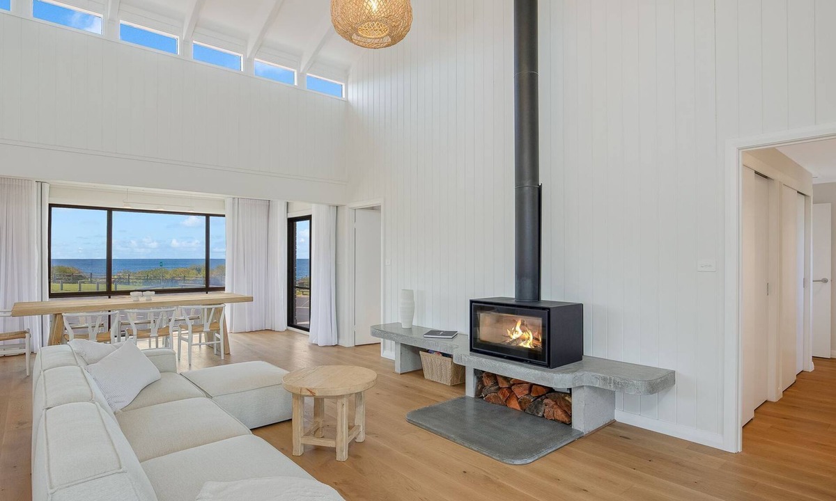 Bermagui House | Fishers Bermagui - With fantastic undisturbed views of the beautiful Beares beach