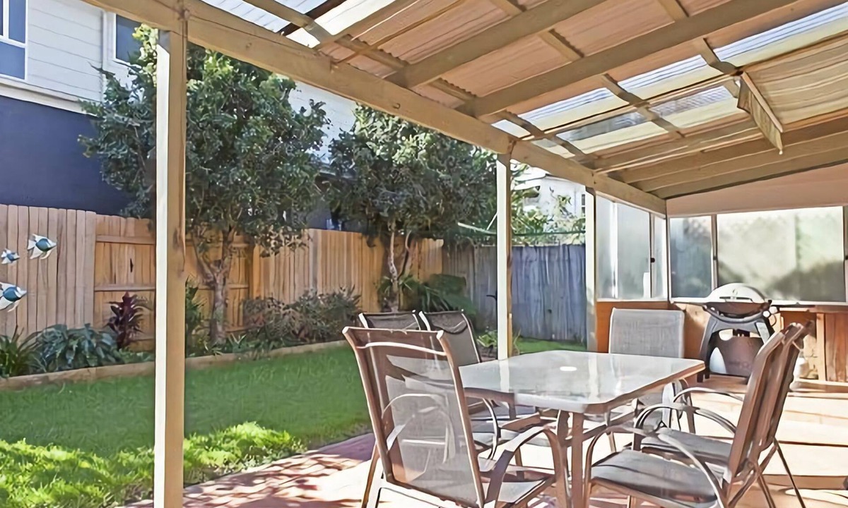 Sawtell House | Floreat is a luxurious four bedroom Sawtell home, perfect for the family getaway near the beach.