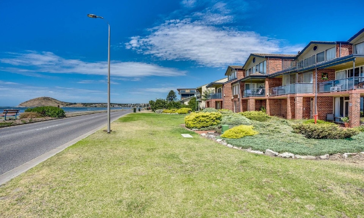 Encounter Bay Apartment | Franklin Beachfront Apartment: Superb View, Ground Floor, WiFi, 3BR