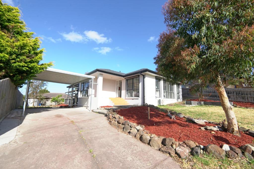 Frankston House | Frankston Beach House Staycation Pet Friendly Holiday House