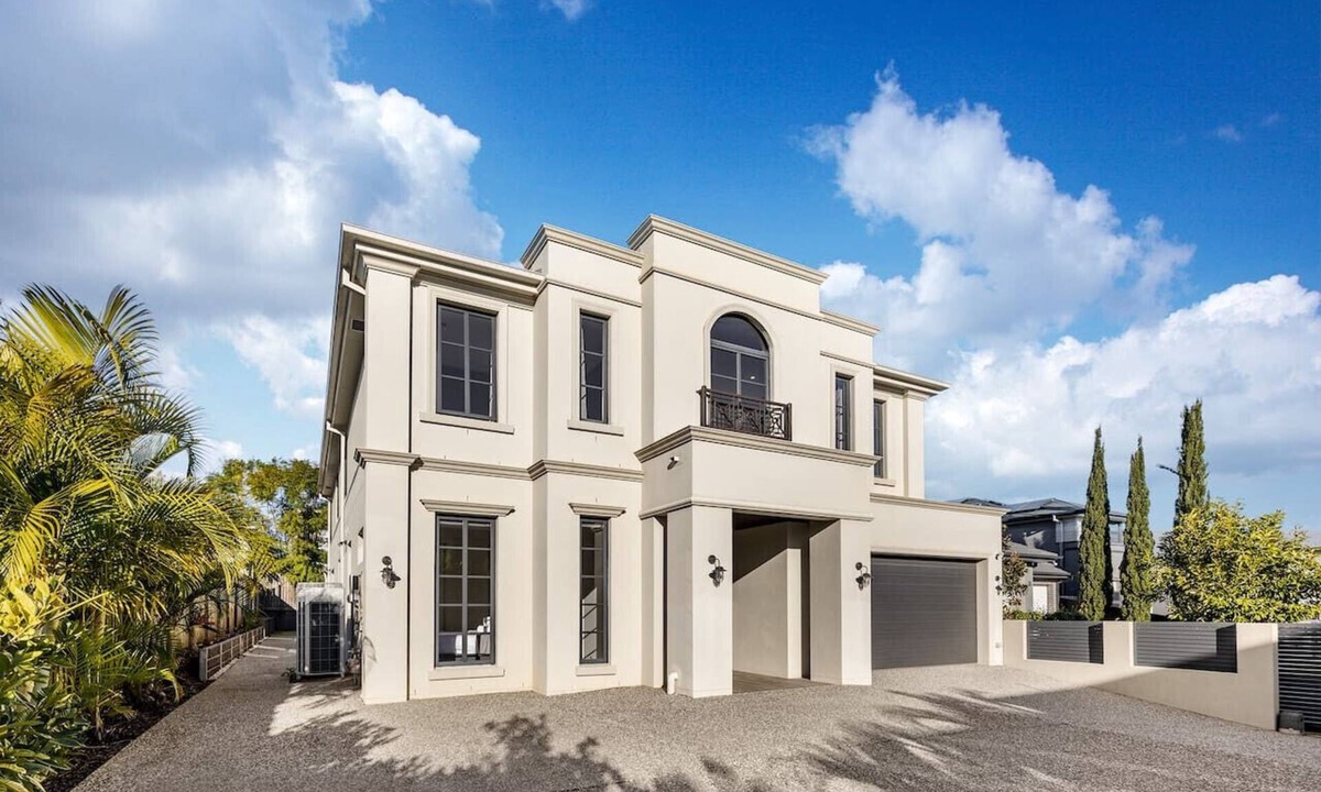 Rochedale House | French Royal Experience 5B3B Grand House 3Parking