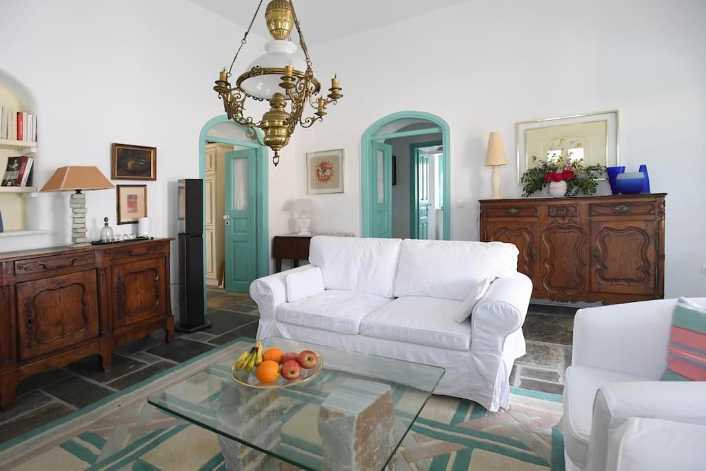 Exomvourgo Apartment | Galatea House First floor with terraces