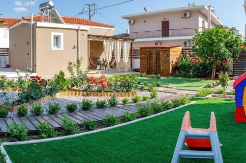 Neapoli House | Garden house