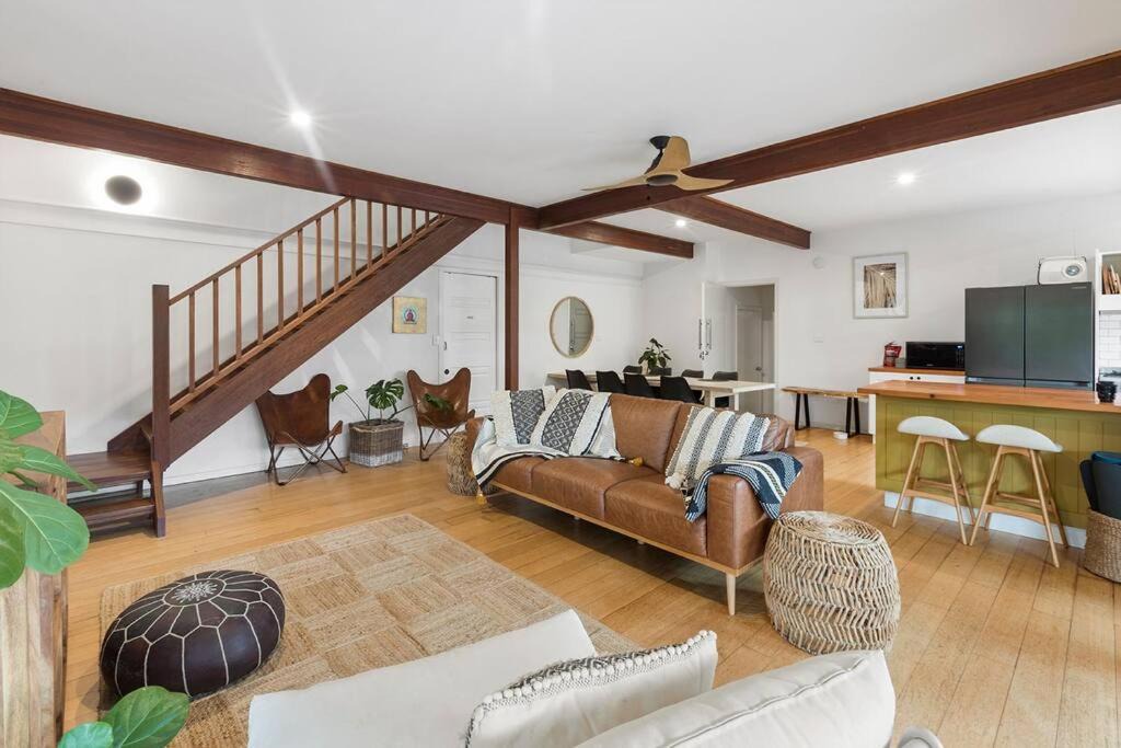 Suffolk Park House | Garden Oasis-2br -1 min from the beach & pet friendly!