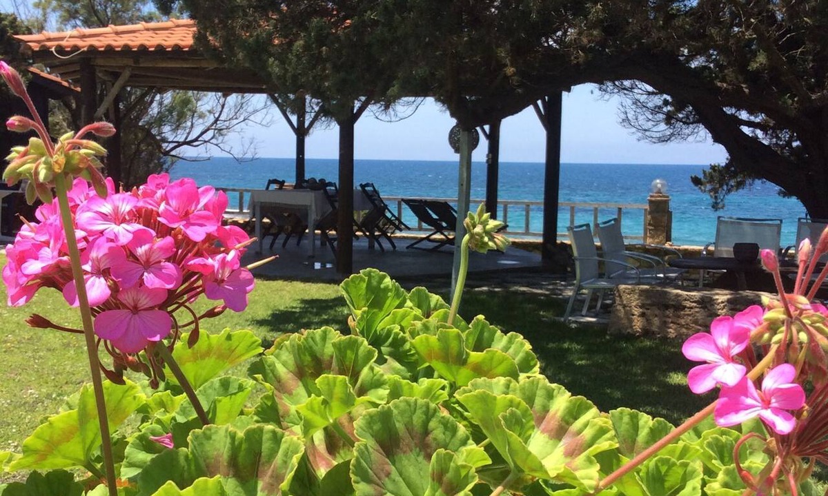 Pyrgos Apartment | Genari Beach Apartments -Family sea view apartment