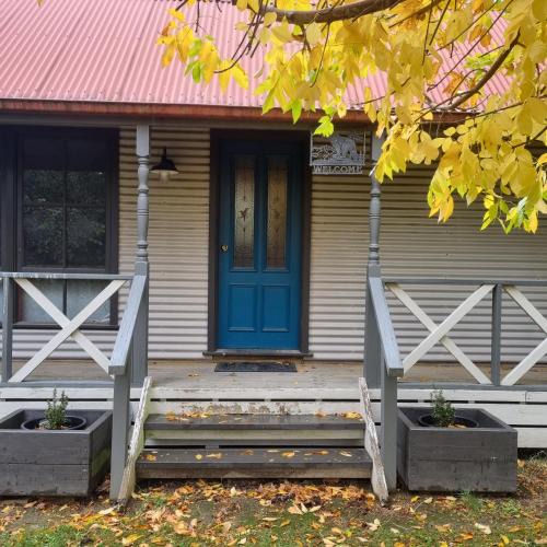 Macclesfield House | Giyabwe Cottage