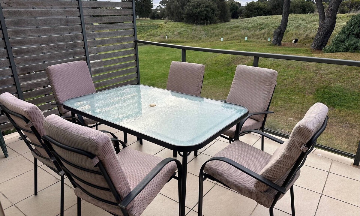 Connewarre Apartment | Golf and Beach Escape at 13th Beach for all the Family