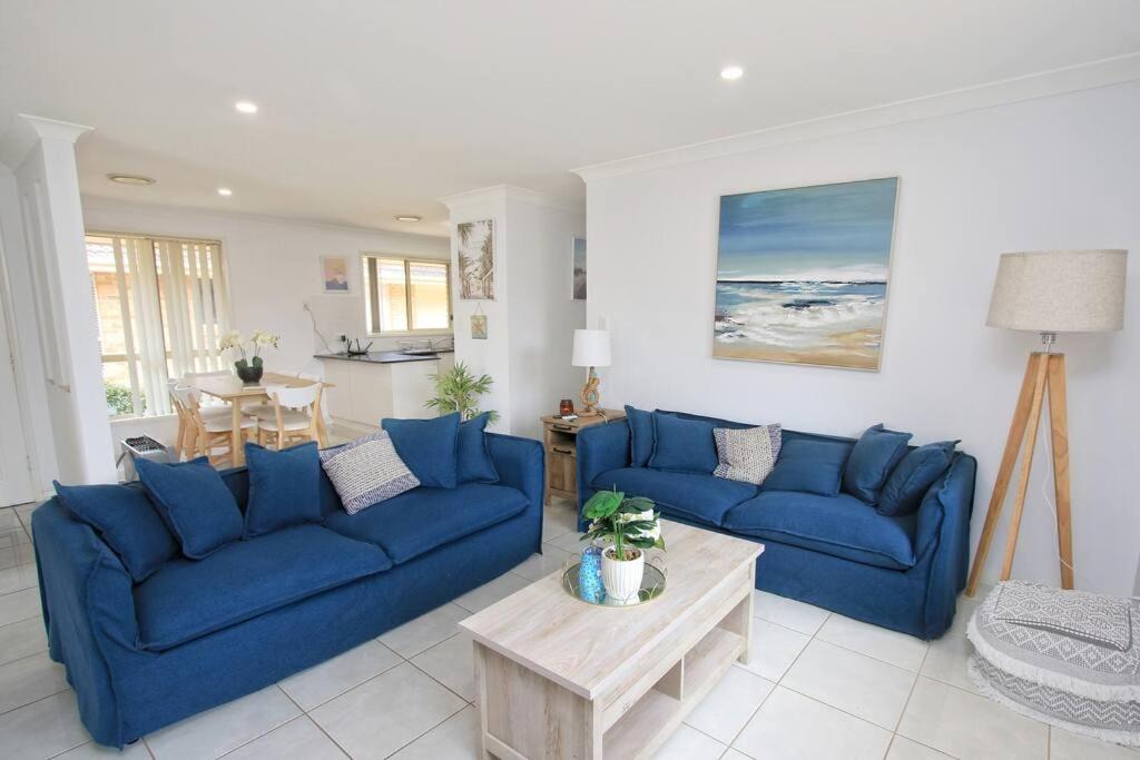 Ettalong Beach Villa | Gorgeous villa 5min walk to beach KING BED