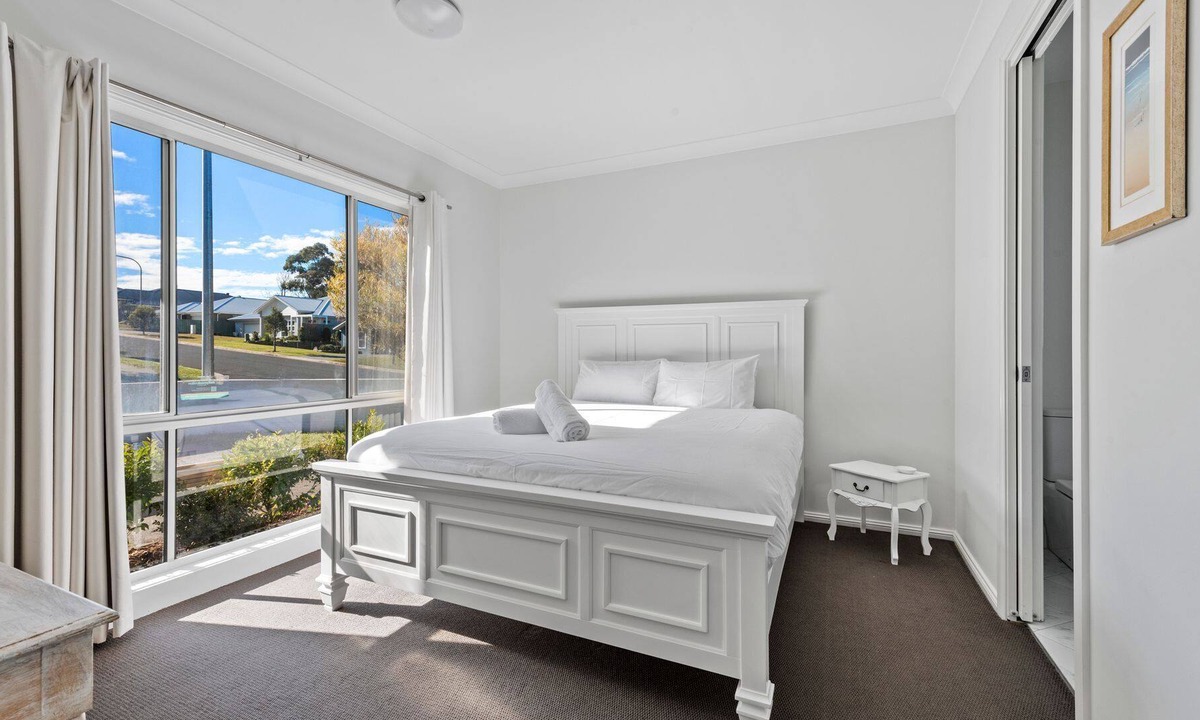Narrawallee Apartment | Grahlie House - Iluka 1A - Brand new, custom-designed and stylish studio apartment