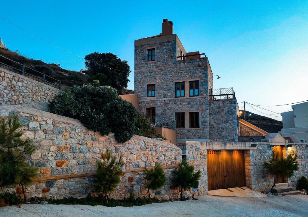 Kamari House | Grande Grotta House