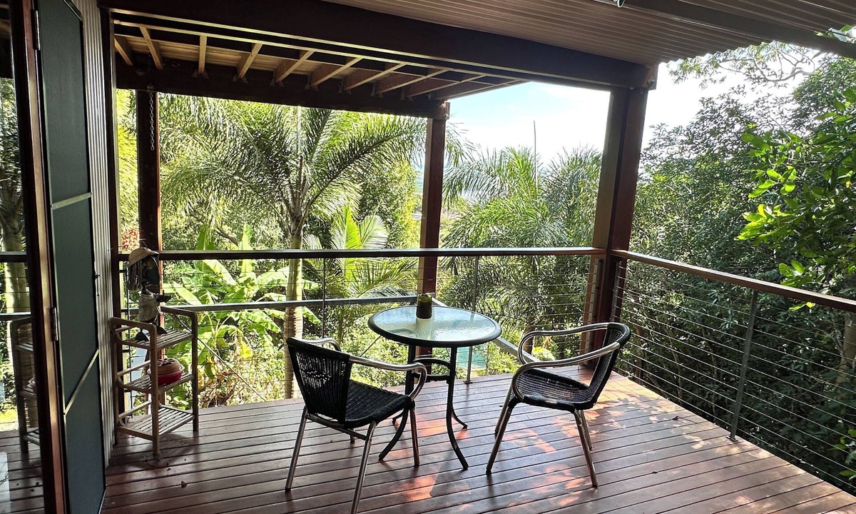 Cooktown Bed & Breakfast | Grassy Hill BnB Delightful, tropical self contained - overlooking the River.