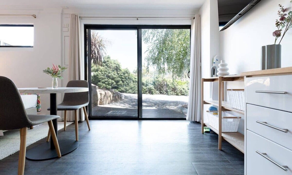 Hadspen Apartment | Hadspen Riverview Retreat: Blue Gum Studio