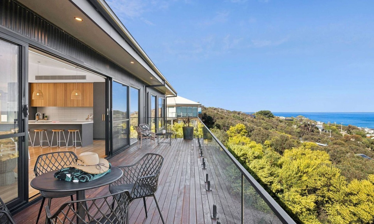 Fairhaven House | Hakea Ridge in Fairhaven offers a stylish retreat just minutes from the beach