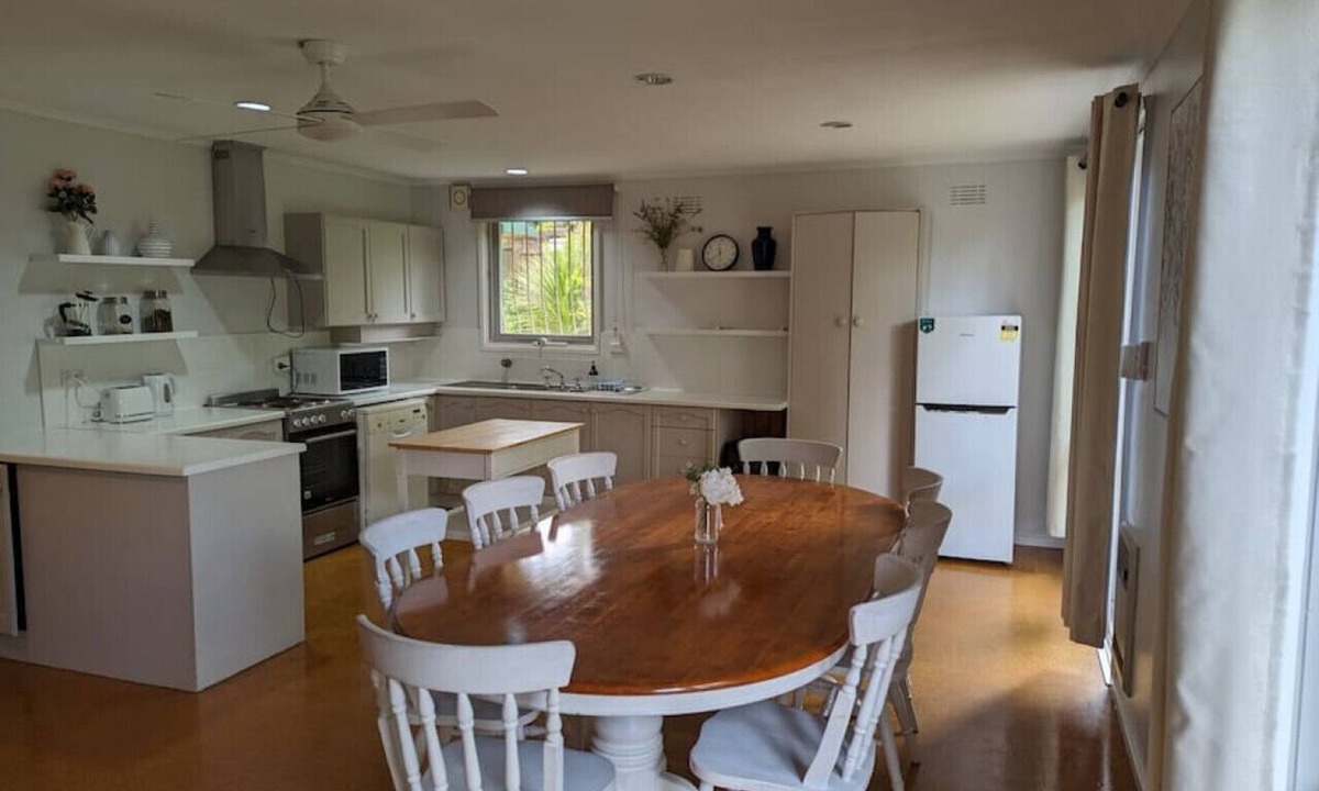 Garran House | Happy & Spacious Home (nr hospital) @Garran