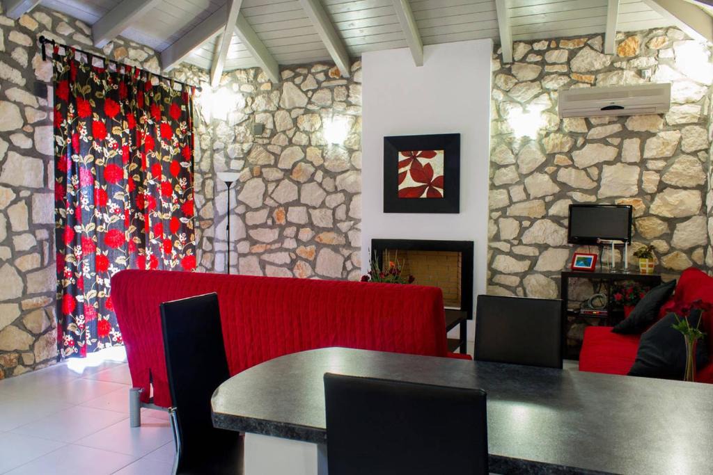 Agrilia House | Harmony Villas