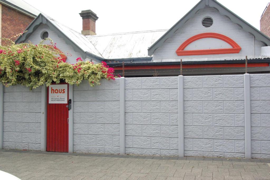 Northbridge Hostel | Haus Accommodation - note - Valid passport required to check-in