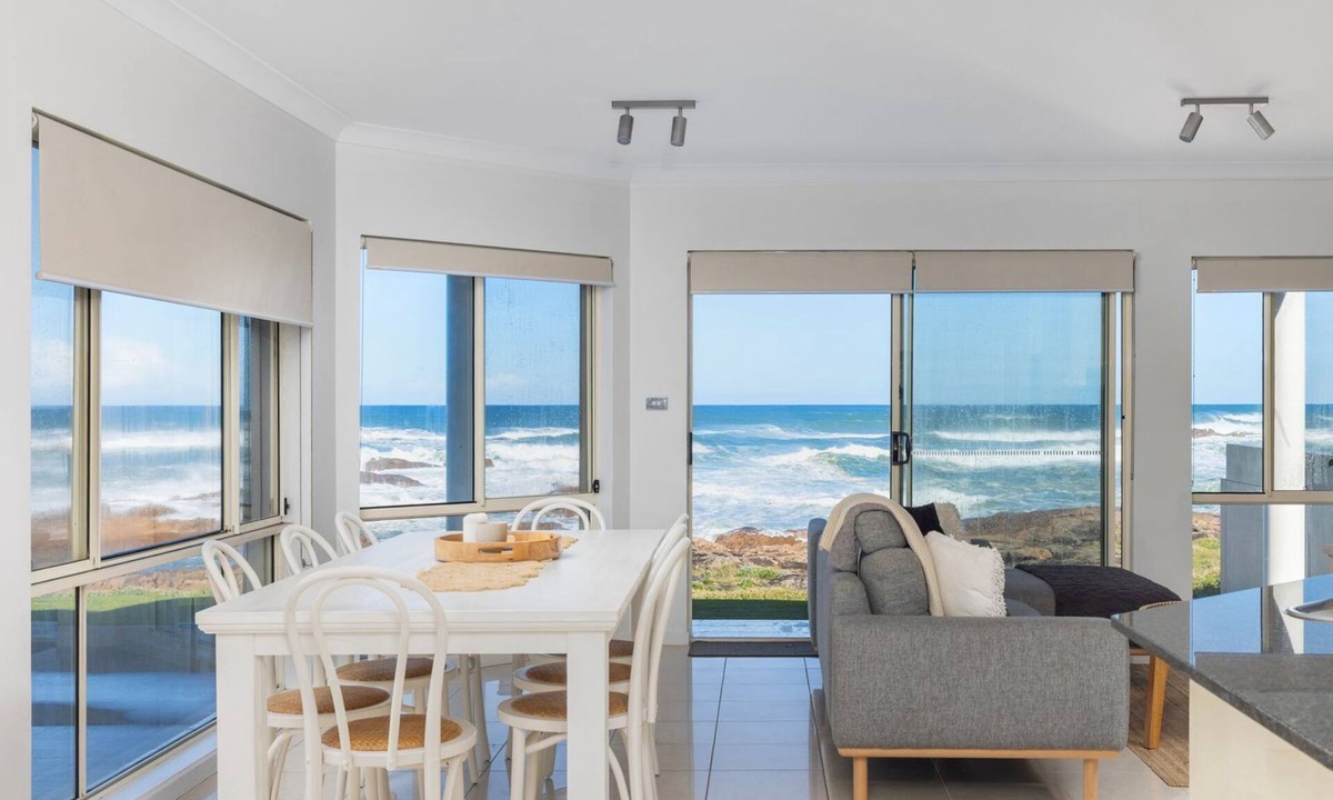Anna Bay House | Hear the waves watch the whales Anna Bay