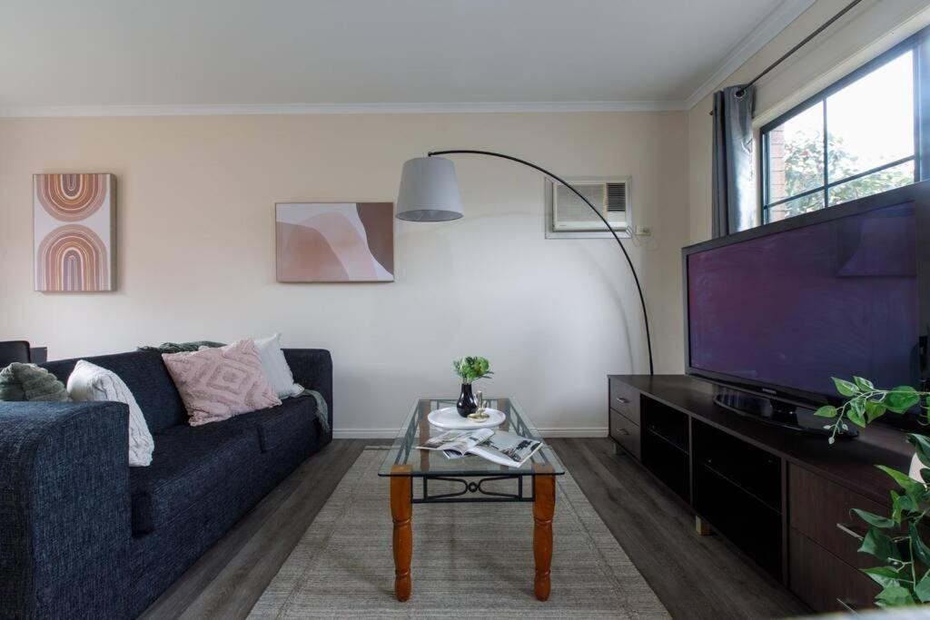 McKinnon House | Heart of McKinnon Units by Ready Set Host
